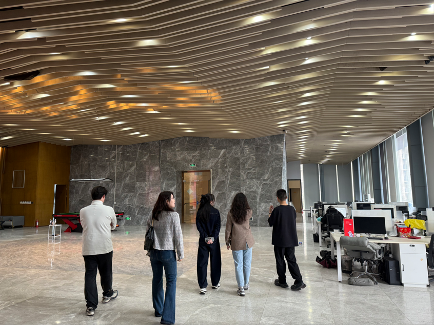 2138cn太阳集团城赴胧月传媒开展“访企拓岗”专项行动